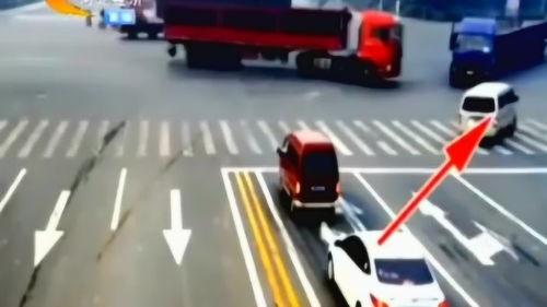 国产两大神车相撞视频,两大传奇车型激烈碰撞