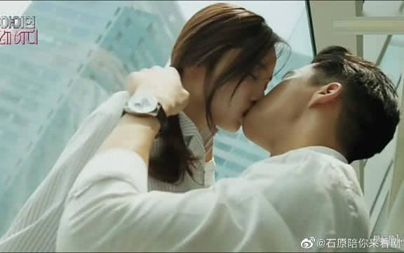 国产剧吻戏段落大全视频,甜蜜瞬间，重温经典浪漫时刻